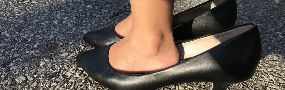Should Kids Wear Shoes or Be Barefoot?